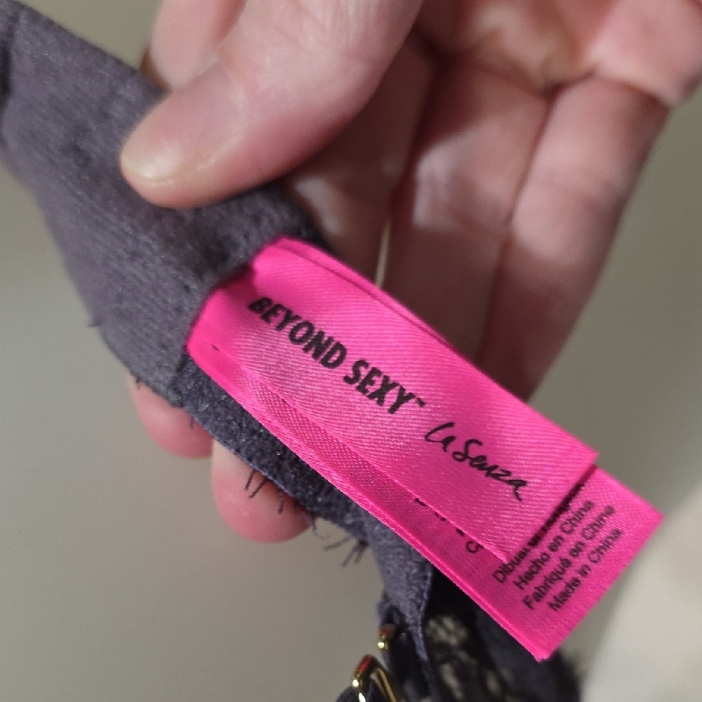 La SENZA Lace Underwire Bra in Lavender - Picture 2 of 6